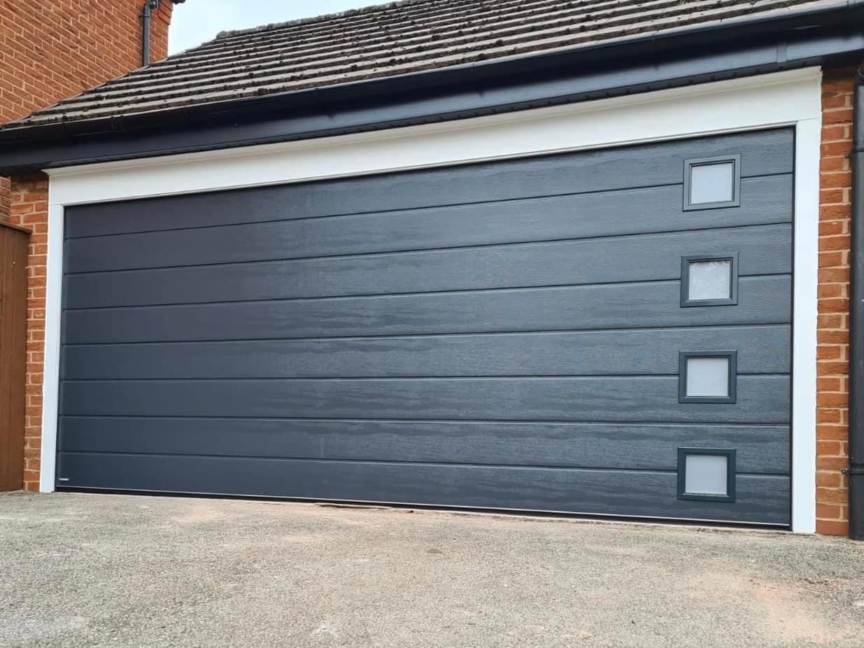 White Garador Garage Doors