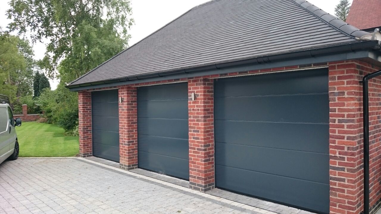 White Garador Garage Doors